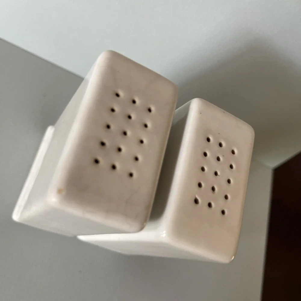 Vintage Art Deco Stove Range Top Ceramic Salt‎ Pepper Shakers Set w Corks AS IS